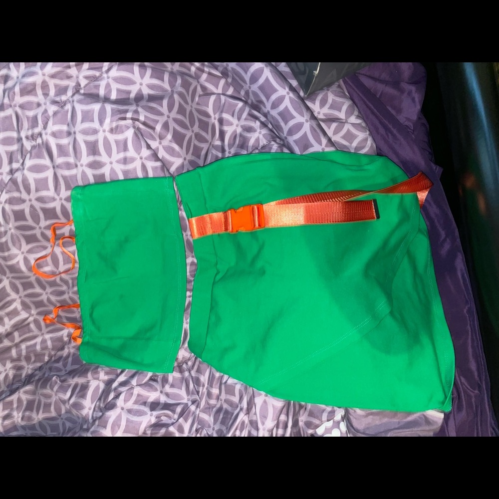 Green Two-Piece Set - Picture 2 of 5